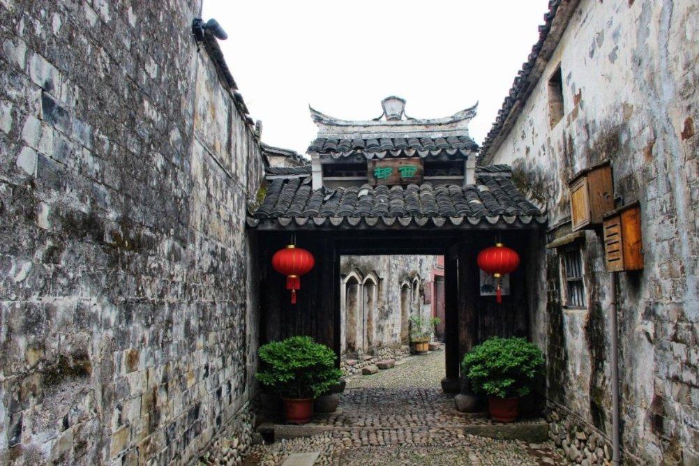 你认为情侣之间有必要说谢谢吗？说谢谢会让你觉得疏远吗？